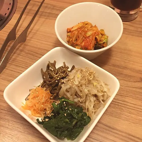 ⚫︎白菜キムチとナムル盛り合わせ