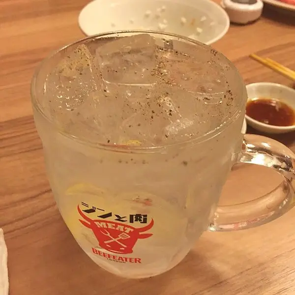 ●ジンと肉(ジントニック)