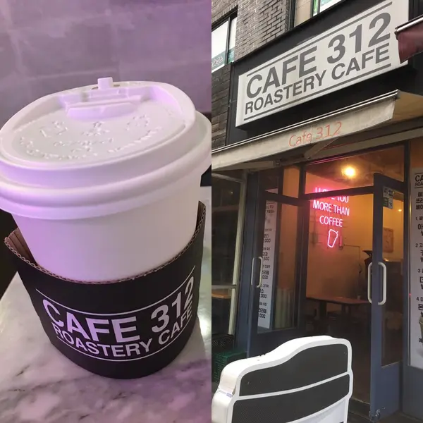 ピンクのネオンも目印