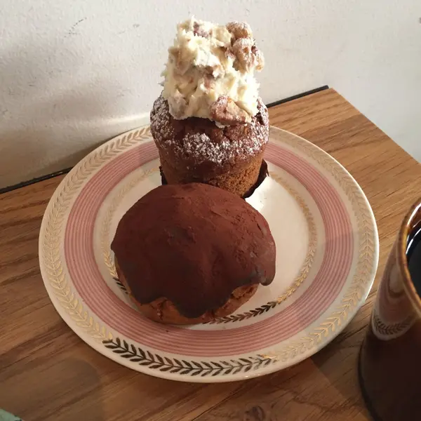 ⚫︎チョコスコーン ¥350とキャロットケーキ ¥480