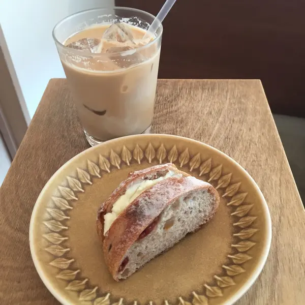 ⚫︎ホワイトチョコクリームチーズのサンドイッチ ¥270  カフェオレ¥450
