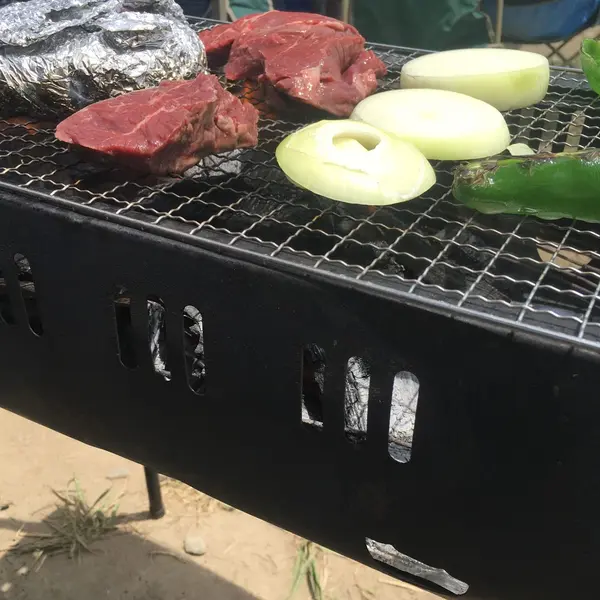 肉野菜を焼いて、みんなでワイワイ♪