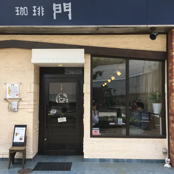 この門と一緒にootd載せてる人