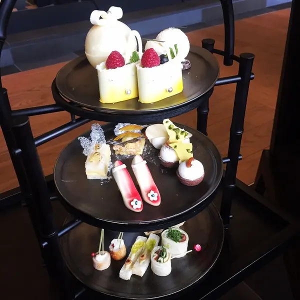 オールホワイトのアフタヌーンティー