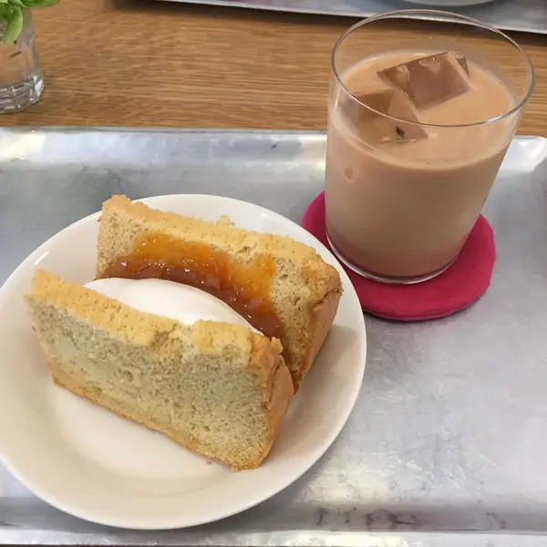 ⚫︎シフォンサンド(あんず＋クリーム)¥486
⚫︎アイスチャイ ¥594