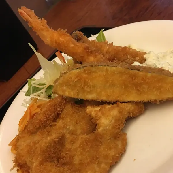 ミックスフライ定食 ￥864