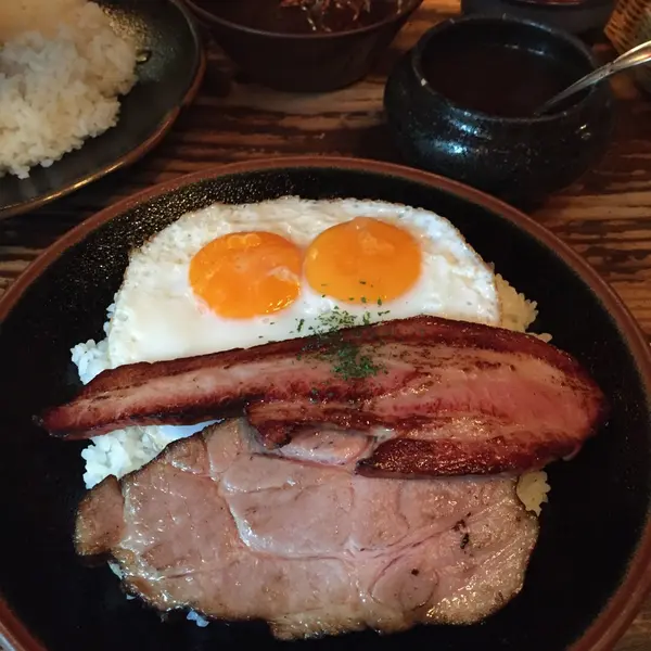 ⚫︎ベーコンエッグローストポークカレー¥1600