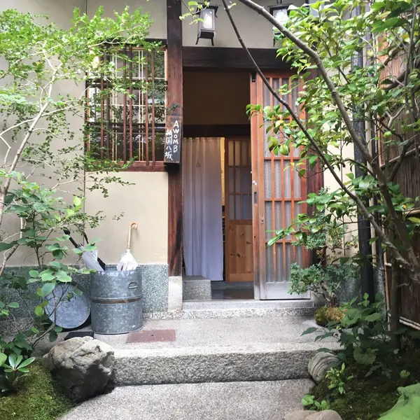 入り口も雰囲気があります