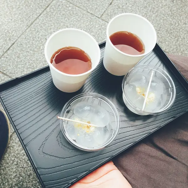 麦茶とわらび餅