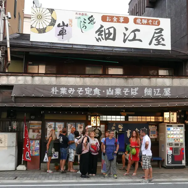 お店の前にYOU達がいっぱい