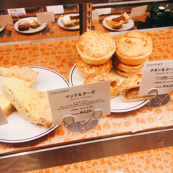 ショーケースに並ぶフォトジェニックなパイたち！