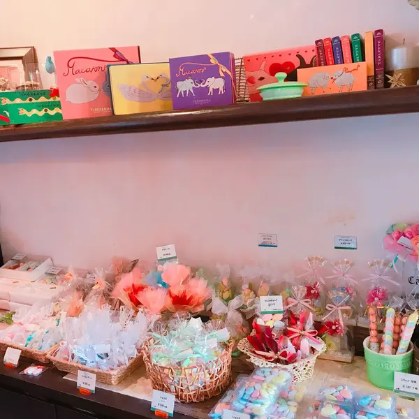 店内のお菓子がカラフル🍭