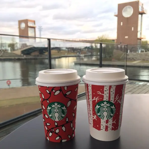 運河の水門を臨むテラス席✨