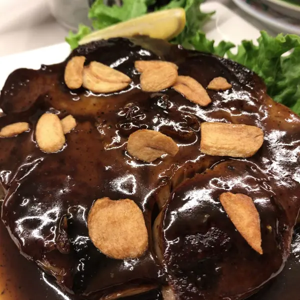 名物のマグロテールステーキ🥩