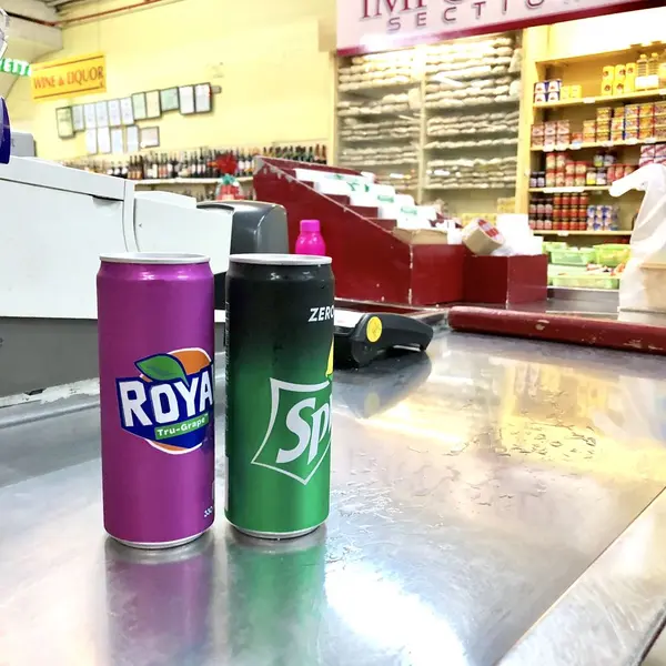 百貨店もある