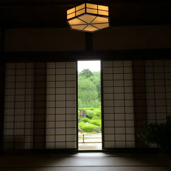 障子の隙間から枯山水