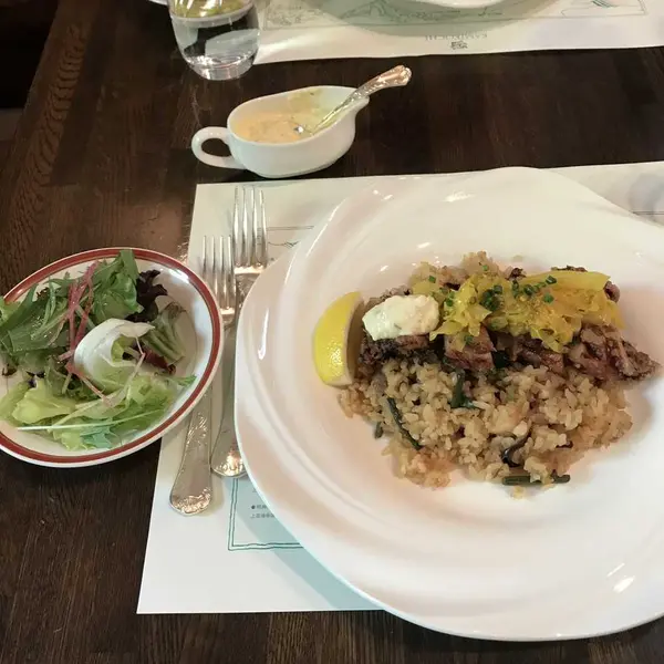 信州ハーブ鶏の山賊焼と山菜ピラフ