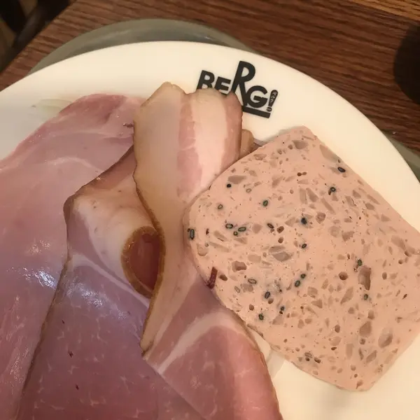 ハムがいっぱい乗ったやつ 600円くらい