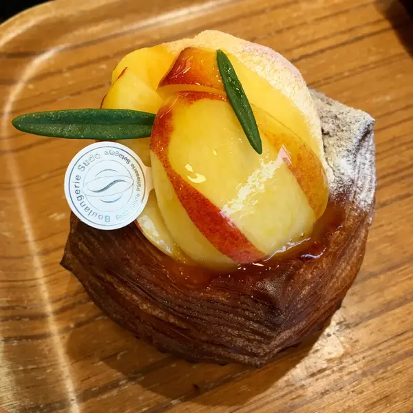 旬のフルーツを使ったデニッシュ