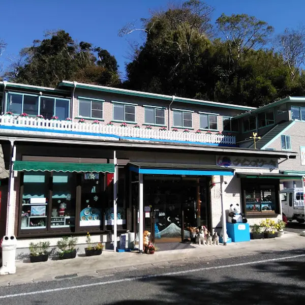 店外の様子とアクセス