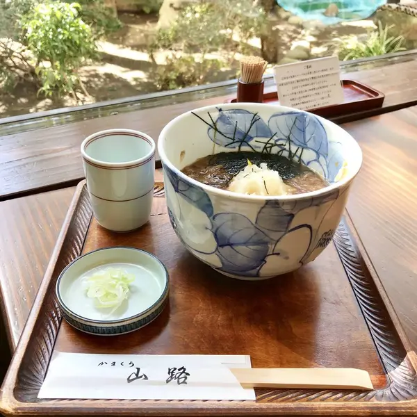 温蕎麦は鰹節たっぷり