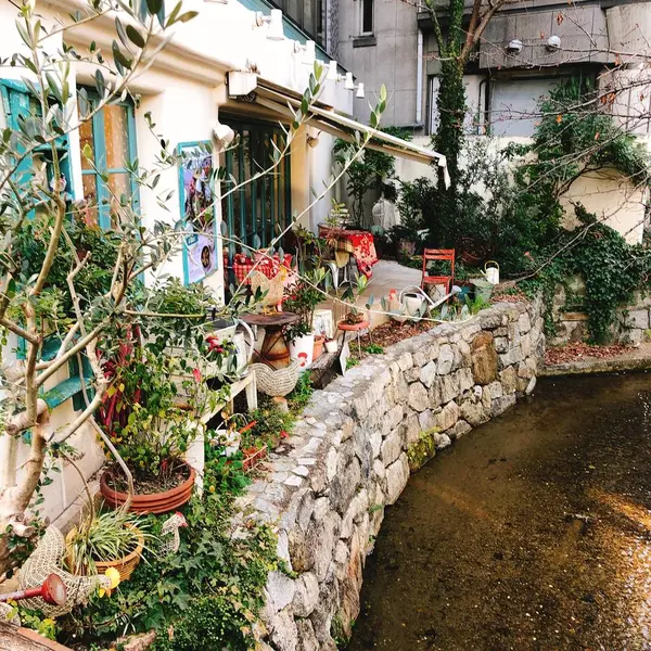 高瀬川沿いのテラスが魅力的