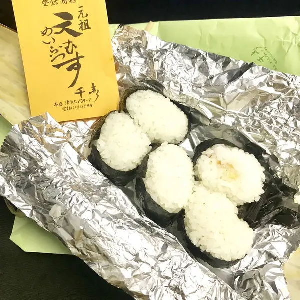 エビ天の入った小ぶりにおにぎり🍙
