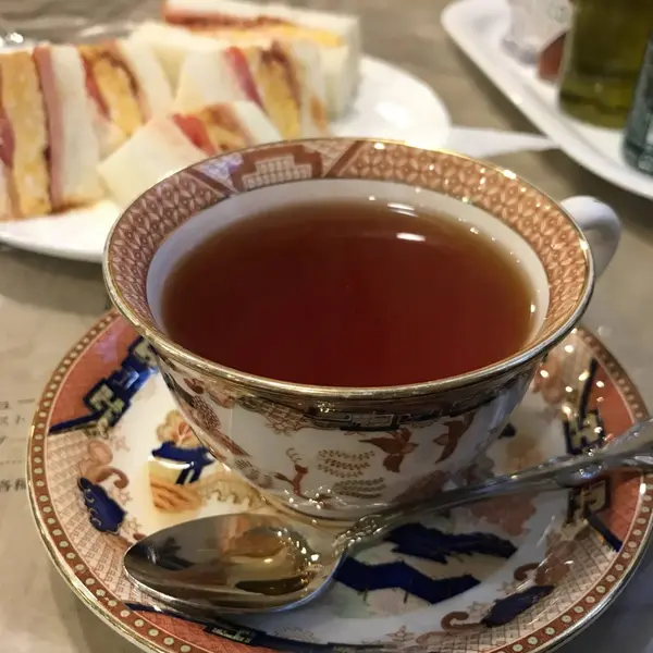 紅茶とサンドイッチ