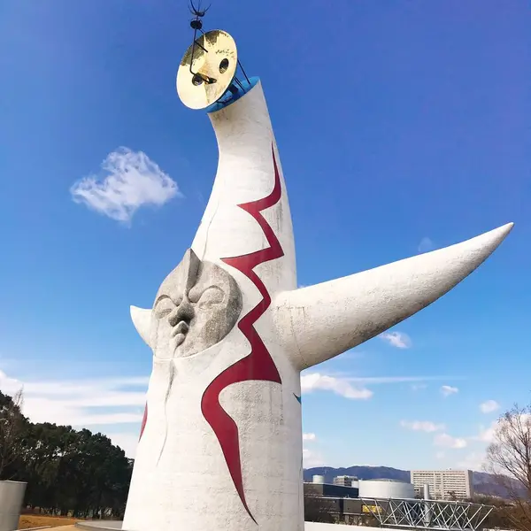 横から