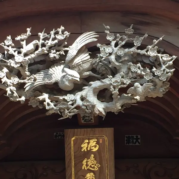 上の彫刻もすごい