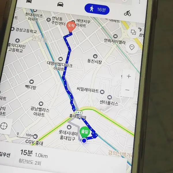 弘大入口駅からは10分くらい？