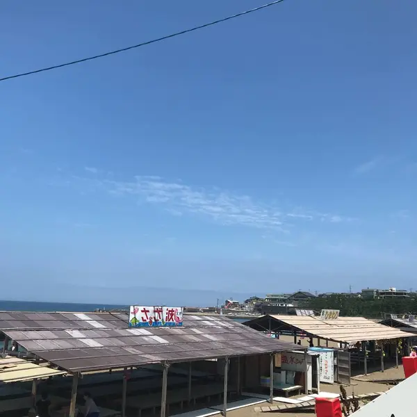 海の家にも恐竜が
