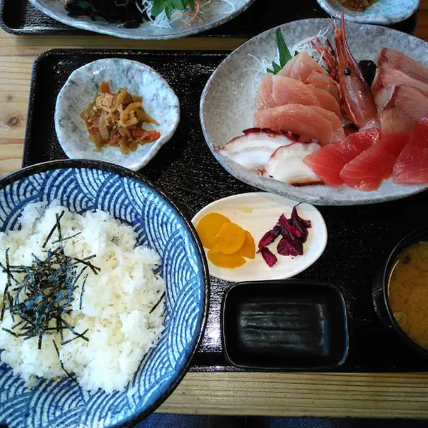漁港前の食堂