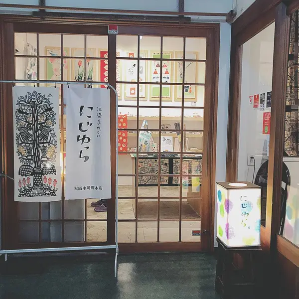 突き当たりのお店。