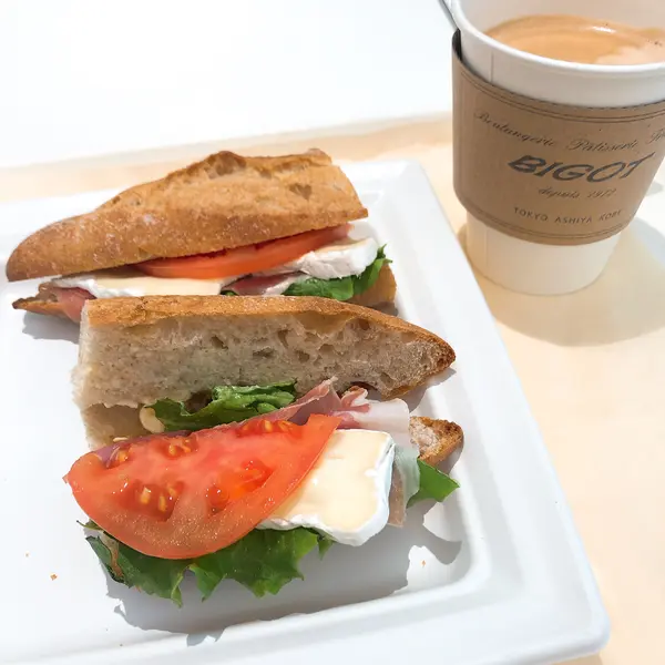 生ハムとカマンベールのカスクート