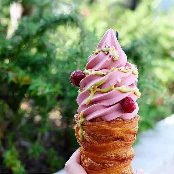 アラゴスタチェリー（ソフトクリーム）650円