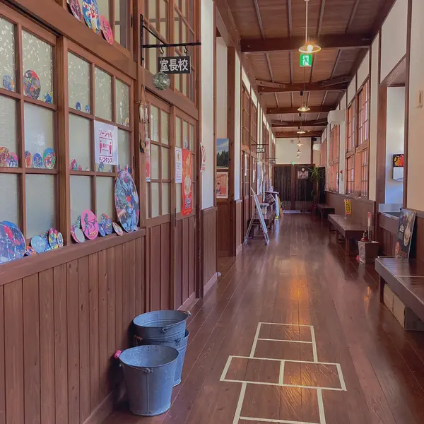 まるで小学校のような内装