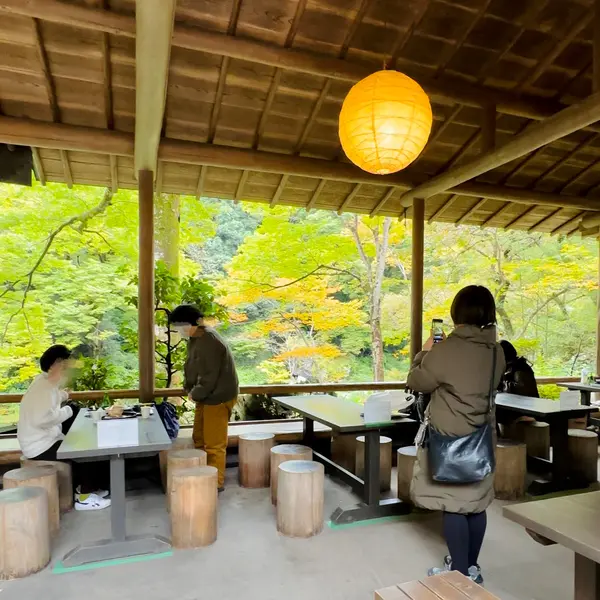 ここのテラス席でお酒飲むの最高です