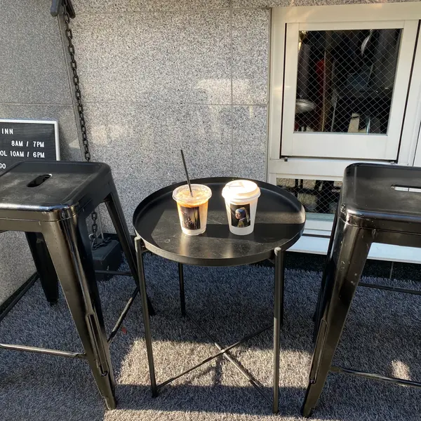 外にあるちょっとしたテーブル