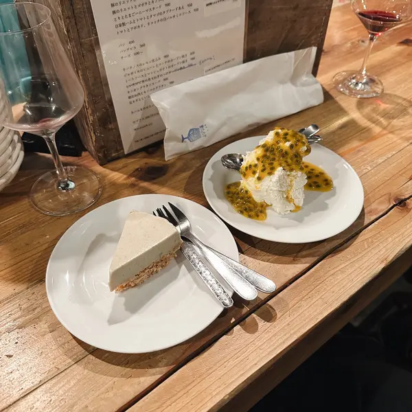 ゴルゴンゾーラのチーズケーキ、クレームダンジュパッションフルーツソース