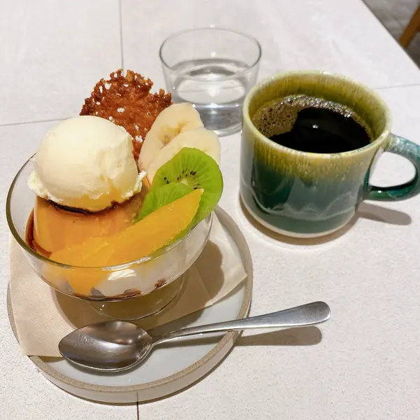 フルーツとアイスと生クリーム