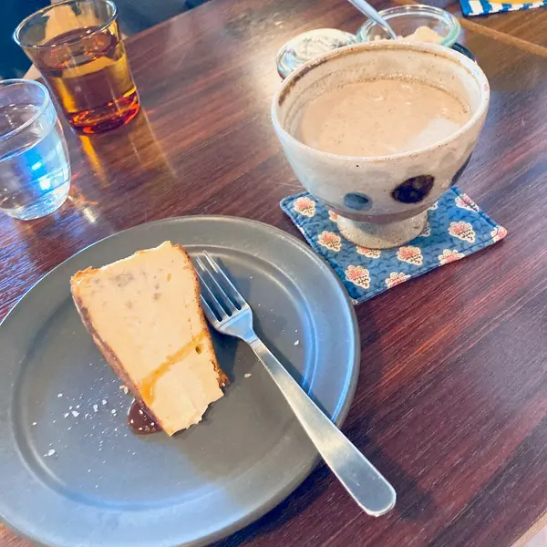 チーズケーキとチャイ