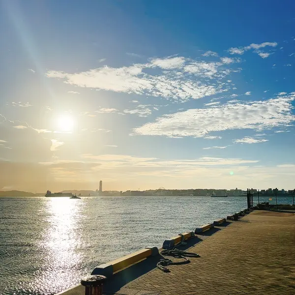 港の夕暮れ1