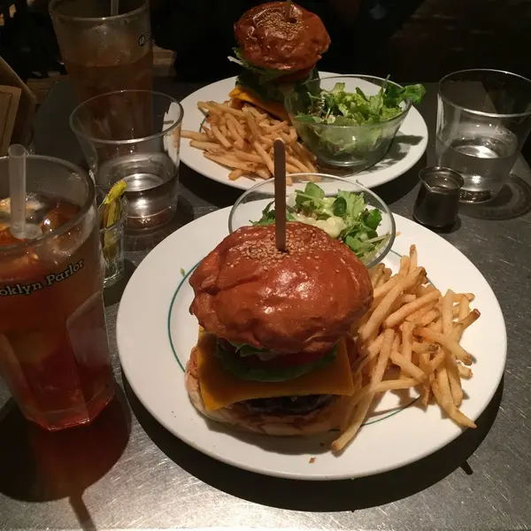アボカドチェダーチーズバーガー