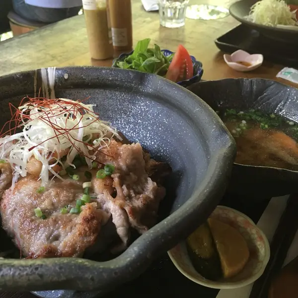 塩麹黒豚丼