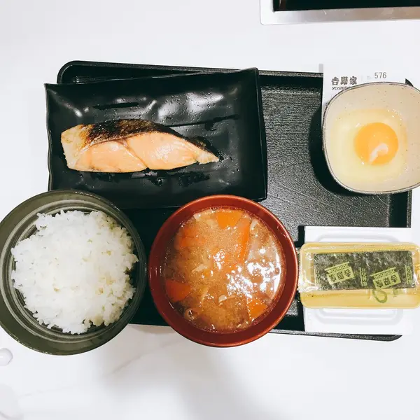 日本の和食染みるわ〜😭