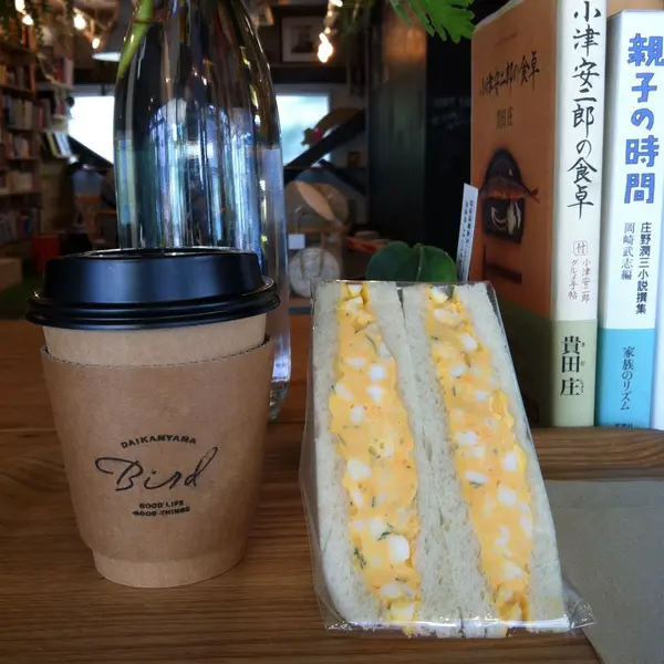 朝セットの卵サンドとコーヒー
