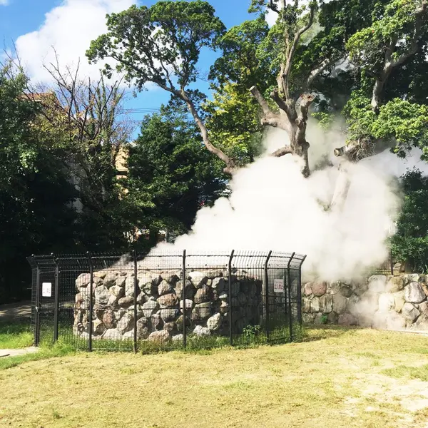 吹き出す湯けむり