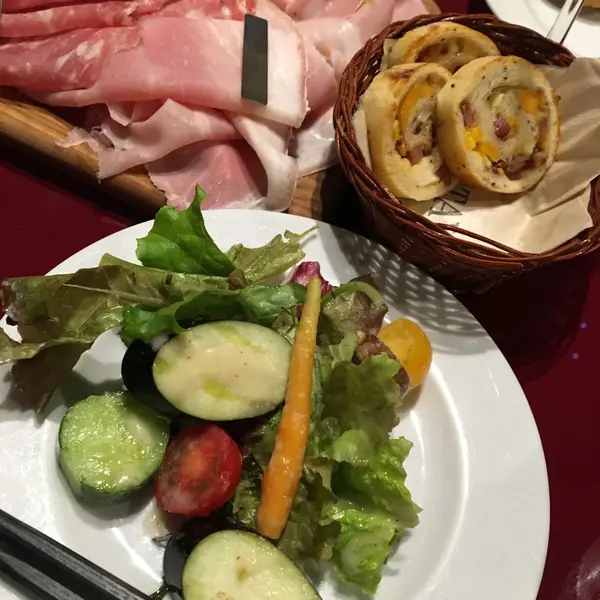サラダとカザティエッロ