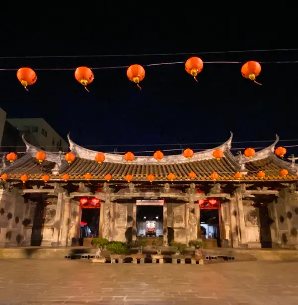 夜の鹿港龍山寺